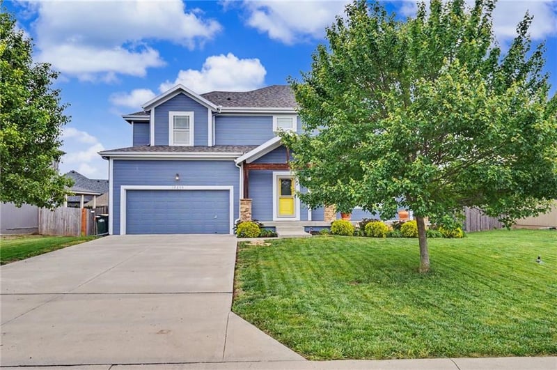 10208 Theden Cir, Lenexa, KS 66220
