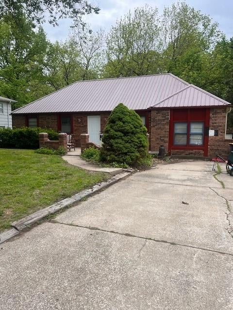 6907 72nd Ter, Kansas City, MO 64152