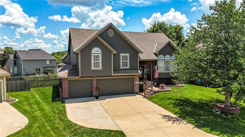 2353 Switchback Ct, Lee's Summit, MO 64082