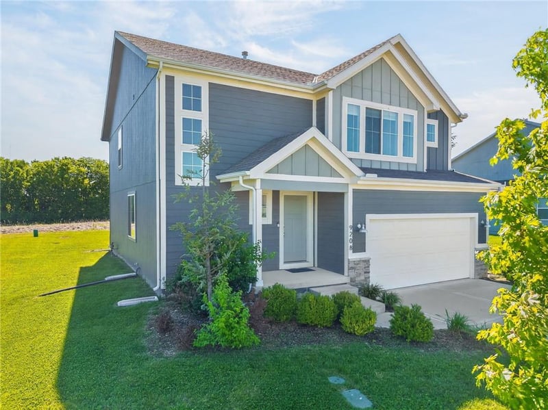 9208 SE 2nd St, Blue Springs, MO 64064