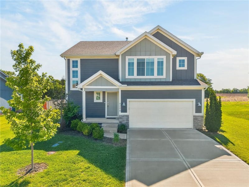 9208 SE 2nd St, Blue Springs, MO 64064