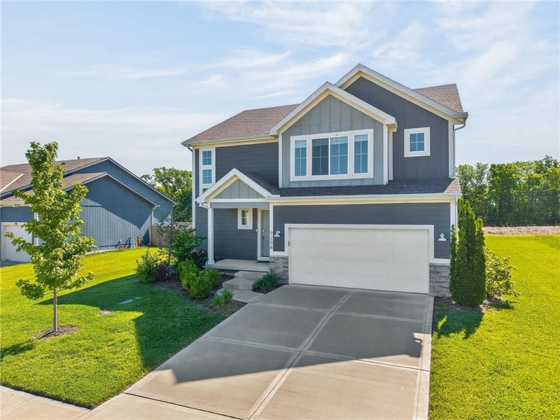 9208 SE 2nd St, Blue Springs, MO 64064