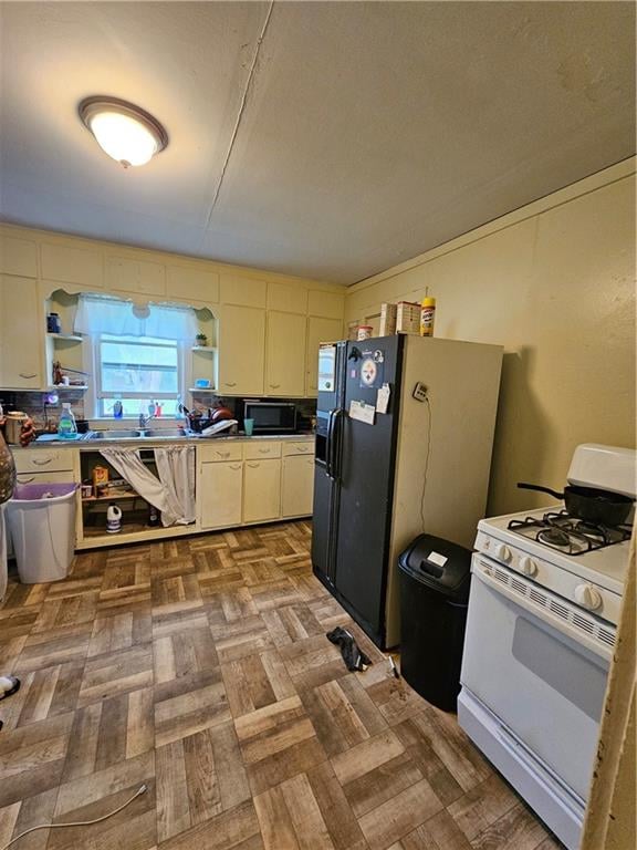 324 W 15th St, Horton, KS 66439