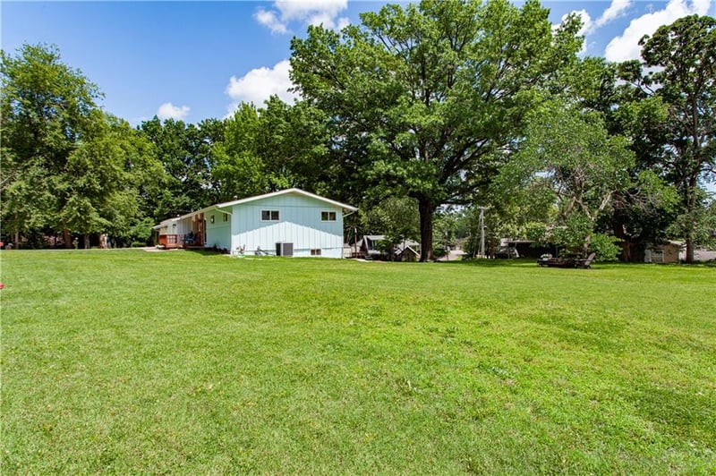 133 Dockside Cir, Lake Tapawingo, MO 64015