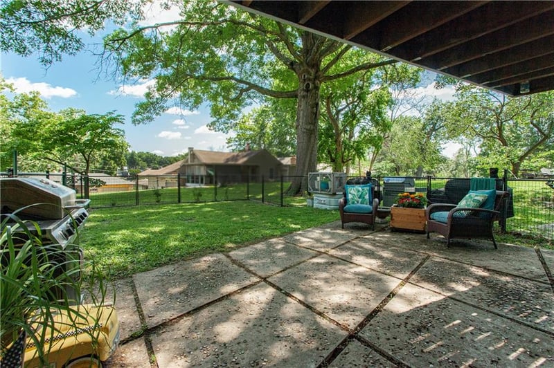 133 Dockside Cir, Lake Tapawingo, MO 64015