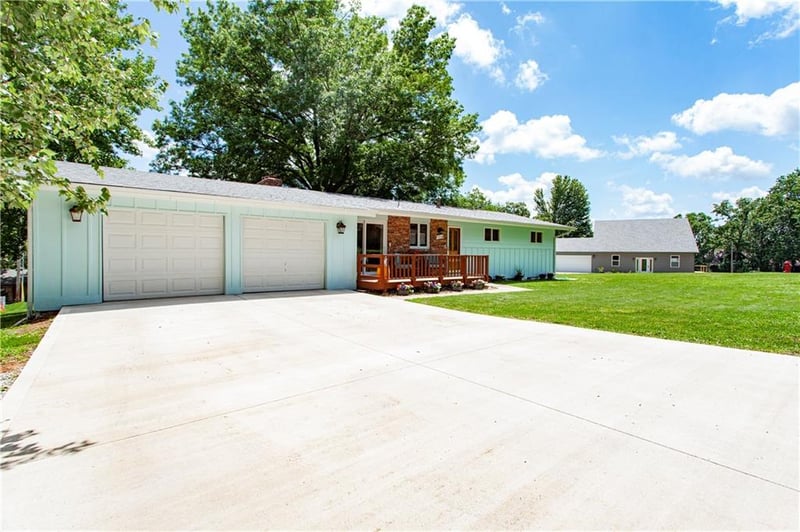 133 Dockside Cir, Lake Tapawingo, MO 64015