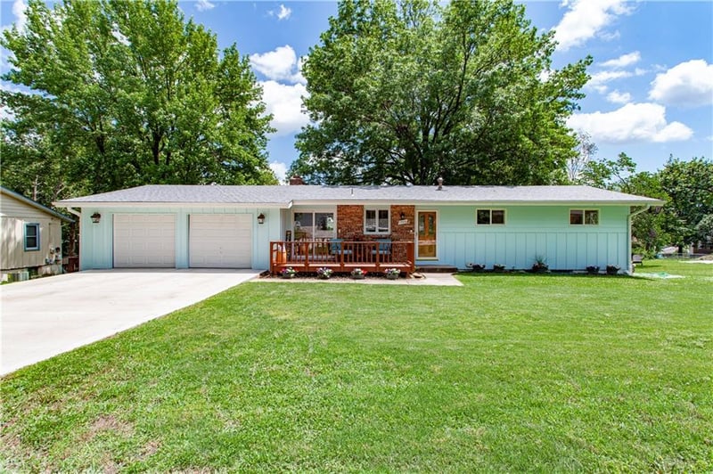 133 Dockside Cir, Lake Tapawingo, MO 64015
