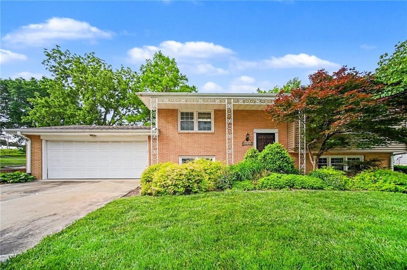 4414 Douglas St, St Joseph, MO 64506