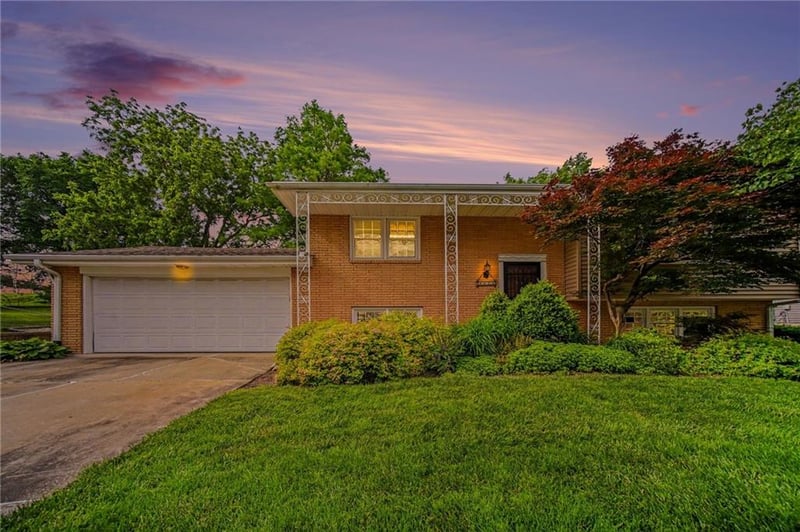 4414 Douglas St, St Joseph, MO 64506