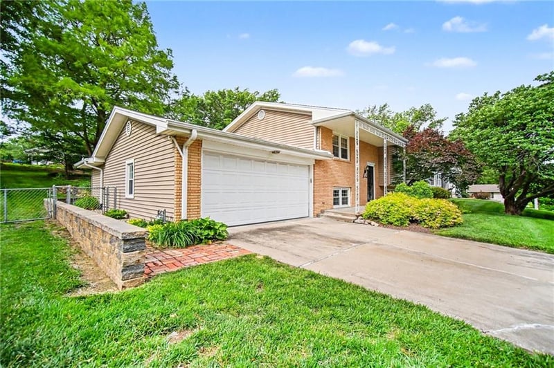 4414 Douglas St, St Joseph, MO 64506