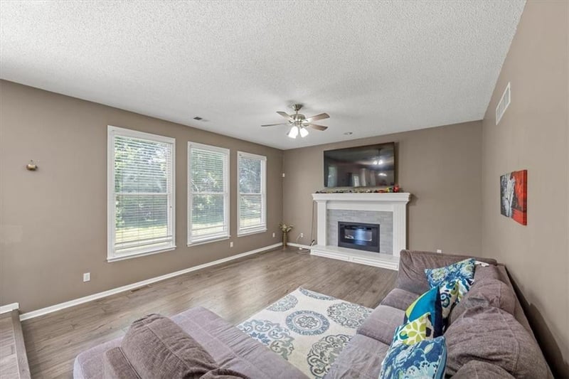 12890 Greenwood St, Olathe, KS 66062
