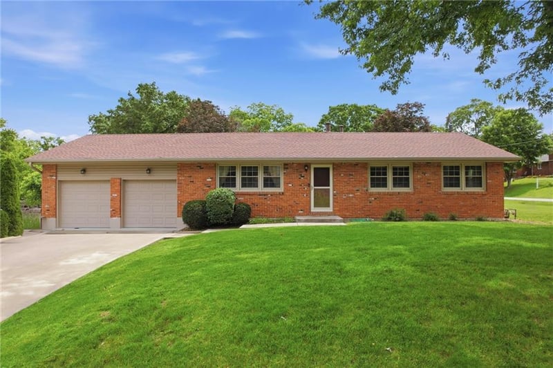 7101 Fulton Rd, Pleasant Valley, MO 64068