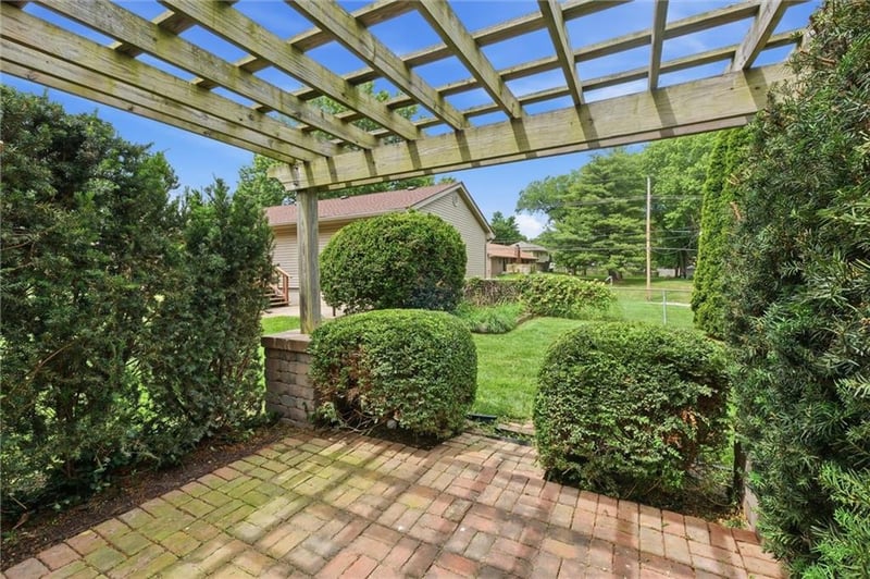 7101 Fulton Rd, Pleasant Valley, MO 64068