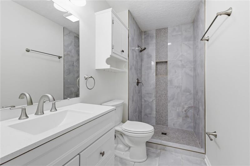 1512 Westwind Dr, Lee's Summit, MO 64086