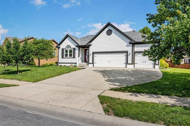 150 Cherry Hills Cir, Gardner, KS 66030