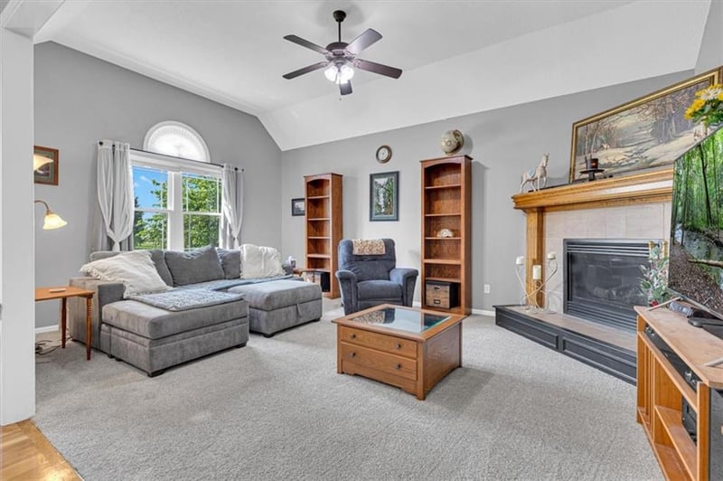 150 Cherry Hills Cir, Gardner, KS 66030