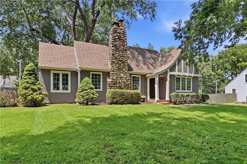 7416 Springfield St, Prairie Village, KS 66208