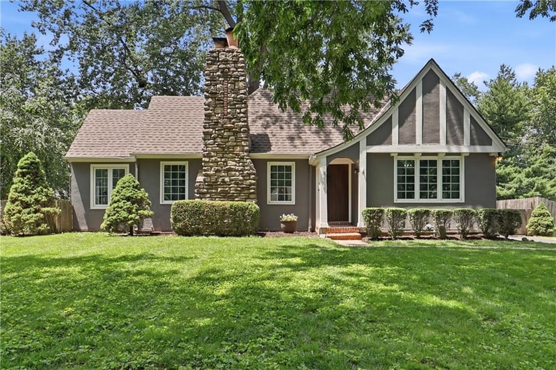 7416 Springfield St, Prairie Village, KS 66208