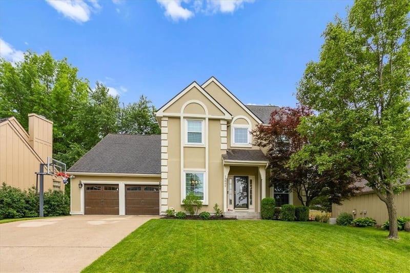 13802 Pembroke Ln, Leawood, KS 66224