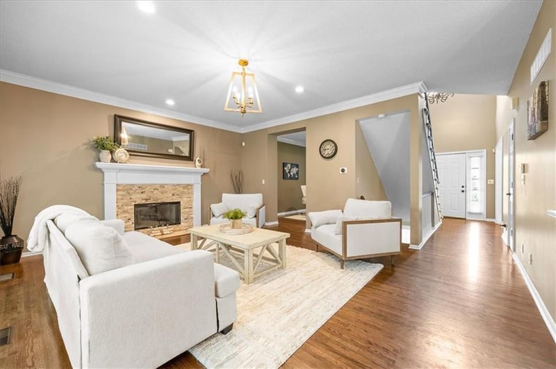 13802 Pembroke Ln, Leawood, KS 66224