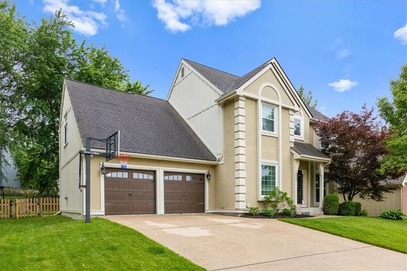 13802 Pembroke Ln, Leawood, KS 66224
