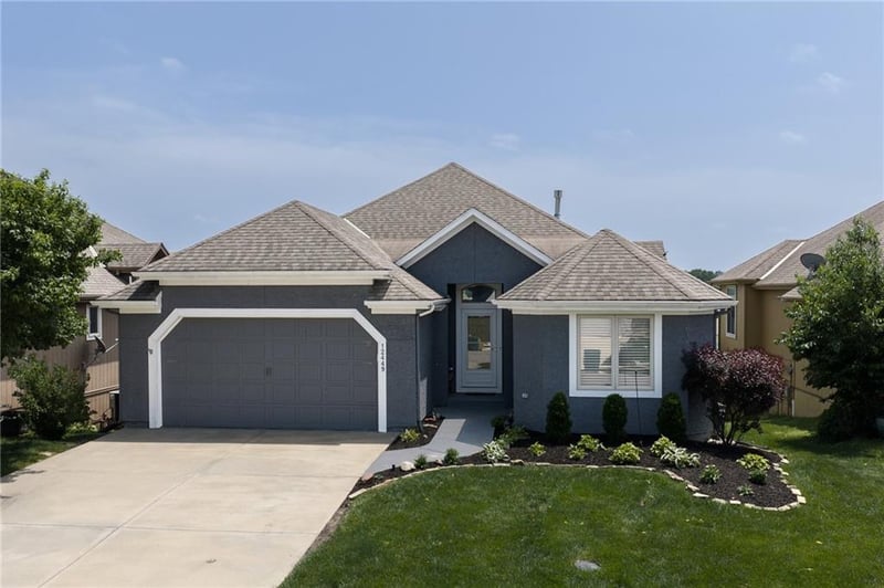 12449 Meadow Ln, Kansas City, KS 66109
