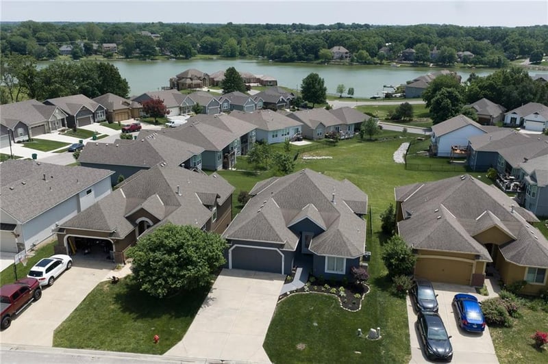 12449 Meadow Ln, Kansas City, KS 66109