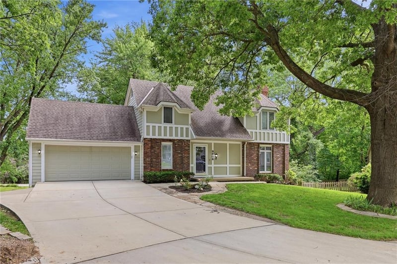 9606 Charlotte St, Kansas City, MO 64155