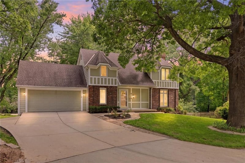 9606 Charlotte St, Kansas City, MO 64155