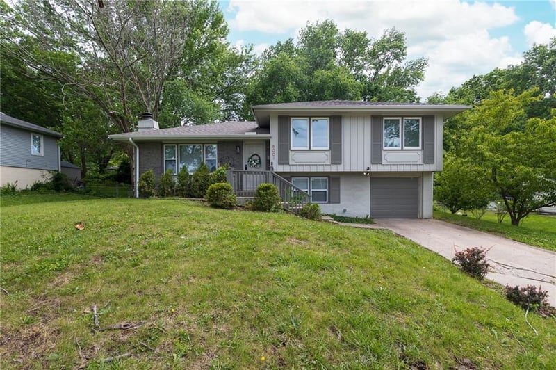 6001 Fairlane Dr, Kansas City, MO 64134