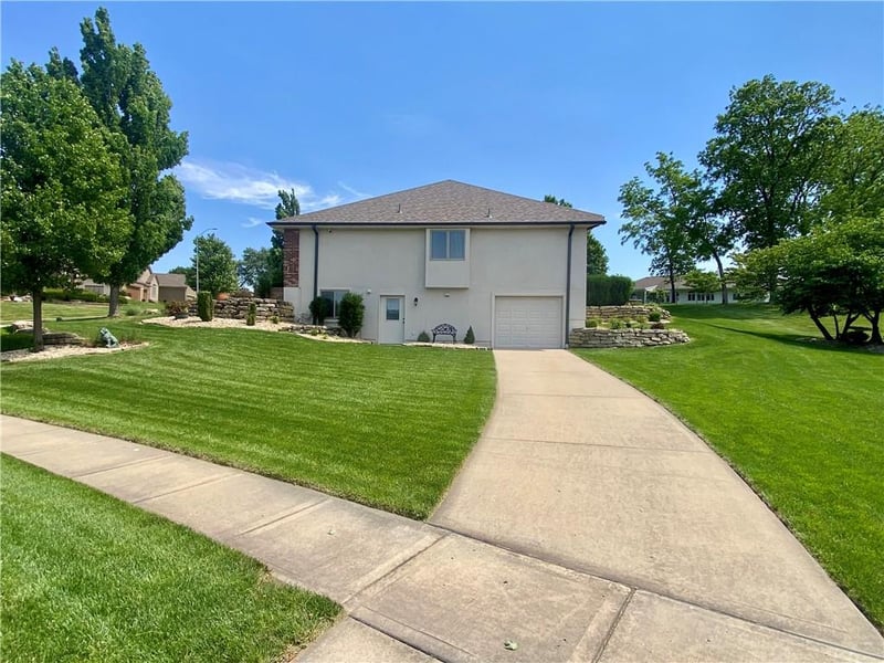 3805 Beatrice Dr, Independence, MO 64055