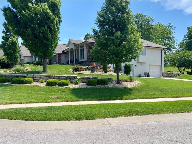 3805 Beatrice Dr, Independence, MO 64055