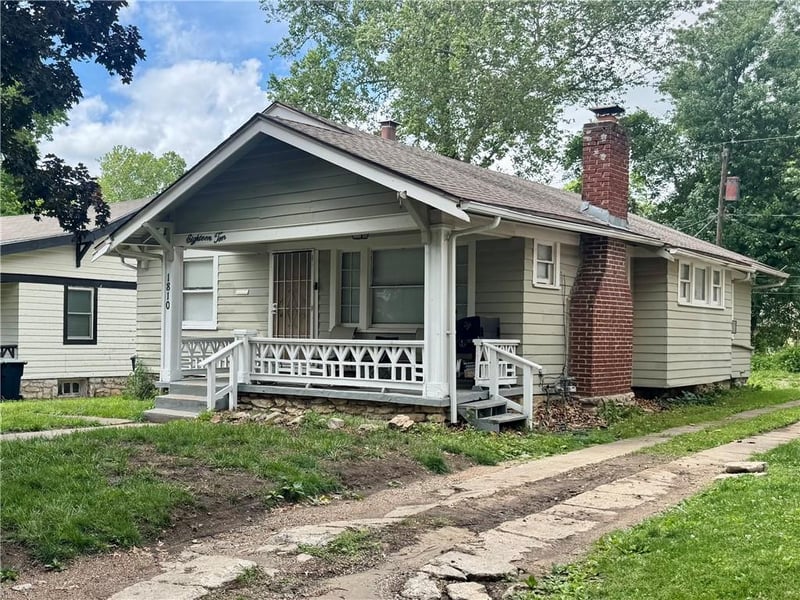 1810 70th St, Kansas City, MO 64130