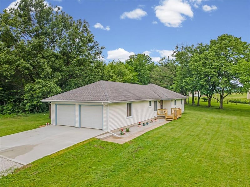 38465 112th St, Richmond, MO 64085