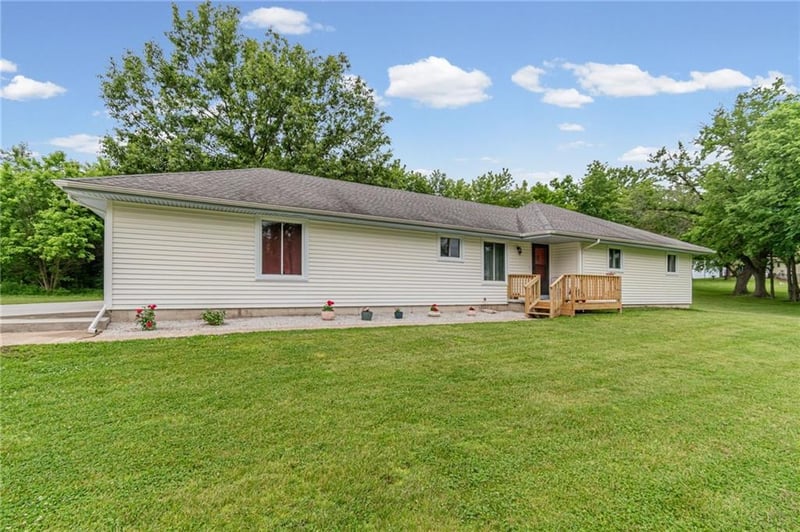 38465 W 112th St, Richmond, MO 64085
