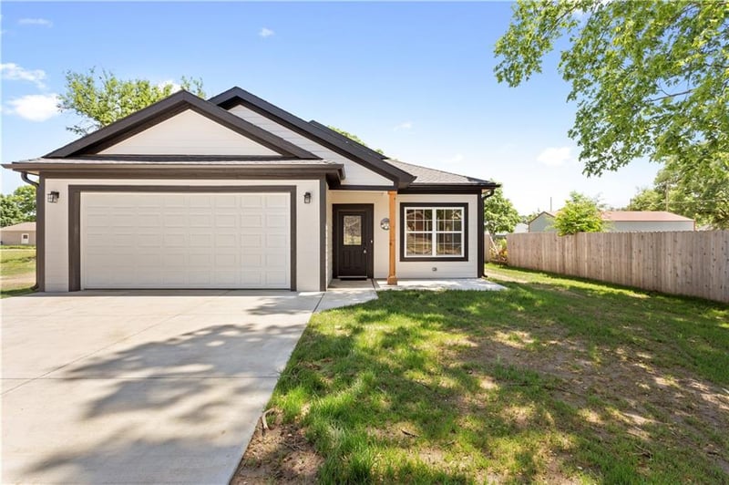 214 Park St, Linwood, KS 66052