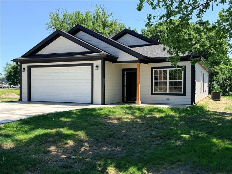 214 Park St, Linwood, KS 66052