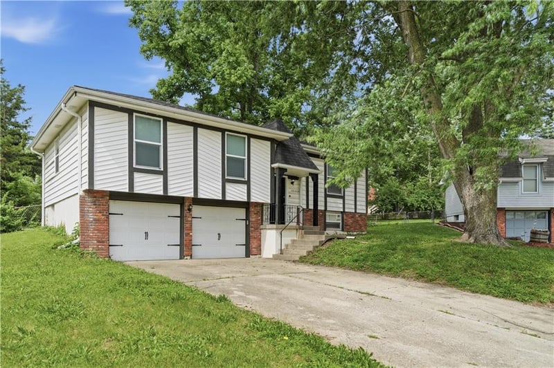 10408 Smalley Ct, Kansas City, MO 64134