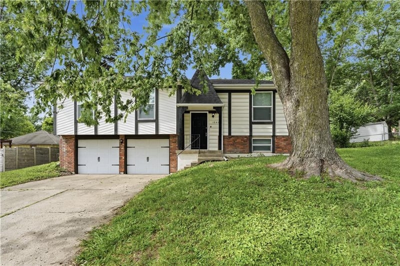 10408 Smalley Ct, Kansas City, MO 64134