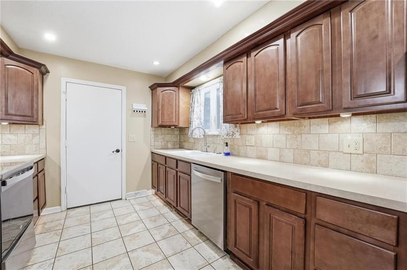 203 Murphy Dr, Raymore, MO 64083