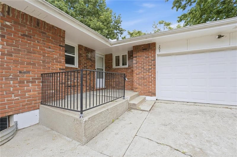 203 Murphy Dr, Raymore, MO 64083