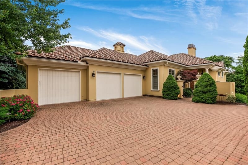 3411 W 138th St, Leawood, KS 66224