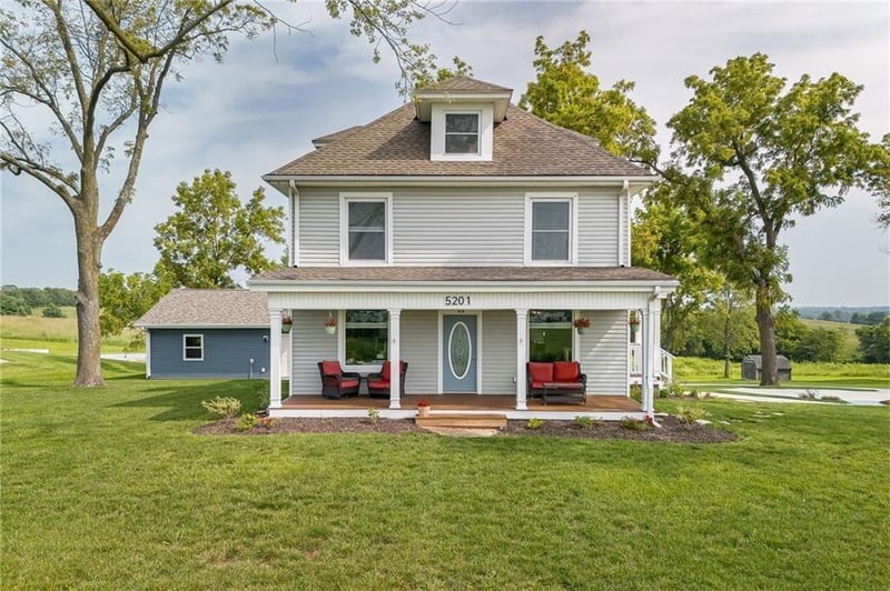 5201 Cook Rd, St Joseph, MO 64505