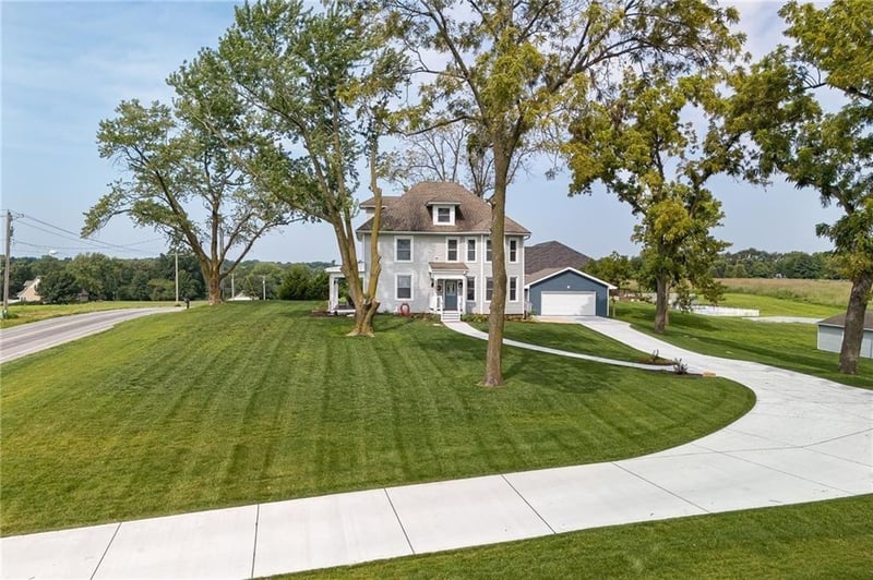 5201 Cook Rd, St Joseph, MO 64505