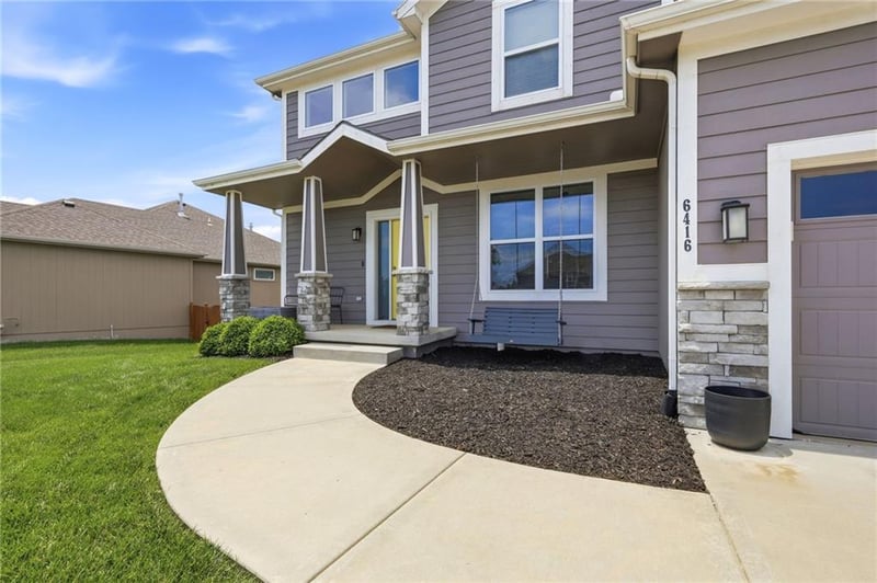 6416 142nd St, Basehor, KS 66007