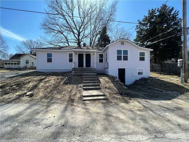 11117 15th St, Independence, MO 64052