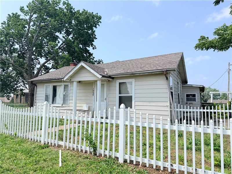 16620 Evans Rd, Basehor, KS 66007