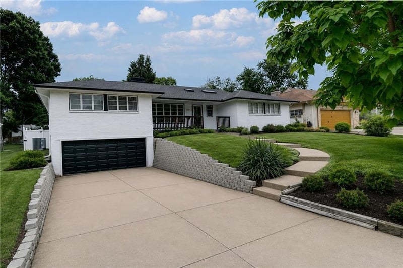 1102 85th Ter, Kansas City, MO 64114