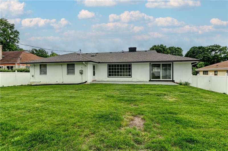 1102 85th Ter, Kansas City, MO 64114