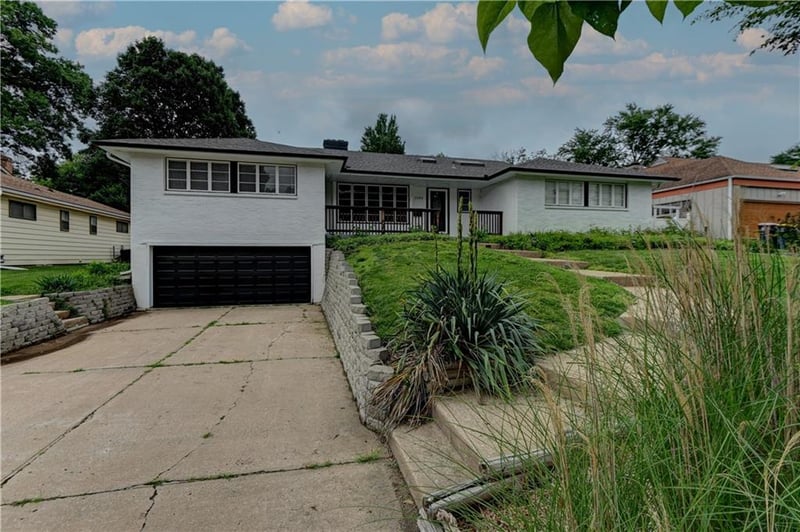 1102 85th Ter, Kansas City, MO 64114
